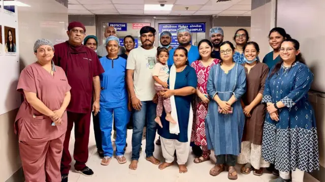 અમદાવાદની સિવિલ હૉસ્પિટલમાં એક બાળકની જટિલ સર્જરી કરાઈ. બાળકનો જન્મ અન્નનળી વિના થયો હતો અને હવે અઢી વર્ષ બાદ તેને મોંઢાથી ખોરાક આપવાનું શરૂ કરાયું છે