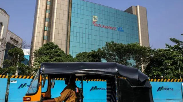 या फोटोत मुंबईस्थित वोखार्ट हॉस्पिटल दिसत आहे.