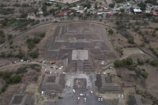 Una vista aérea de la Pirámide de la Luna en Teotihuacán.