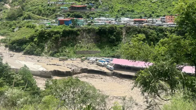 रसुवामा आएको बाढीले पुर्‍याएको क्षति