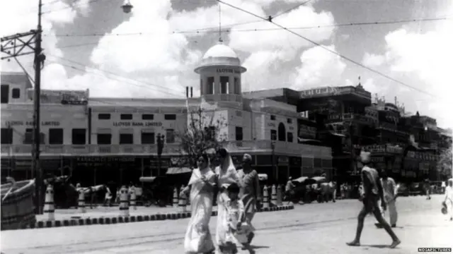 દિલ્હીનો પ્રવાસ મુસાફરી ખરીદી વિખ્યાત ચાંદની ચોકનો ઇતિહાસ, લાલ કિલ્લો, શીશગંજ ગુરુદ્વારા, દિલ્હીમાં ક્યાં ફરવું, દિલ્હીનો ઇતિહાસ, બીબીસી ગુજરાતી, બીબીસી ન્યૂઝ ગુજરાતી