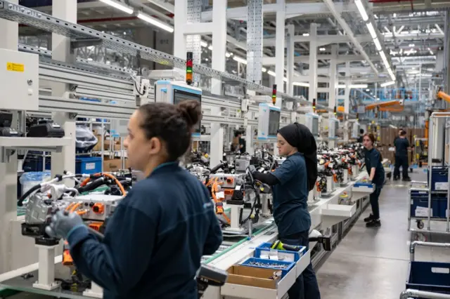 Bursa Gemlik'teki TOGG fabrikasında çalışan işçiler