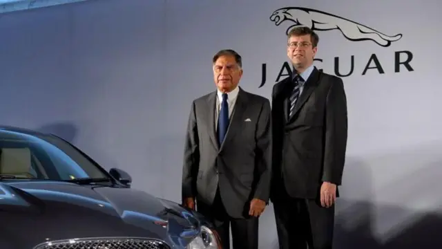 జాగ్వార్ ల్యాండ్ రోవర్ సీఈవో డేవిడ్ స్మిత్‌తో రతన్ టాటా
