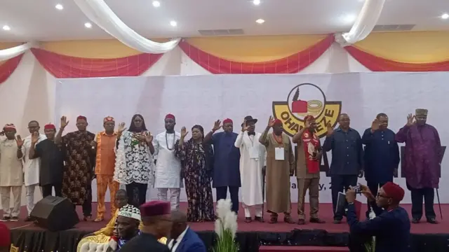 Ndị ndu ọhụrụ nke Ohanaeze Ndigbo mgbe a na-edu ha n'iyi ọrụ