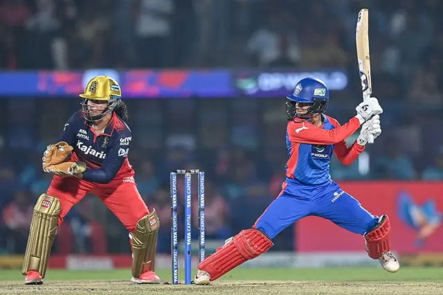 மகளிர் பிரீமியர் லீக் 2026, ஆர்சிபி, டெல்லி கேபிடல்ஸ்