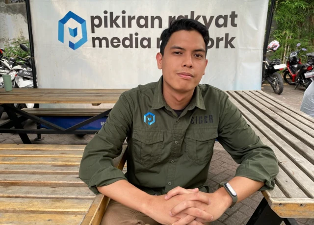 Alza Ahdira, demonstrasi di Bandung