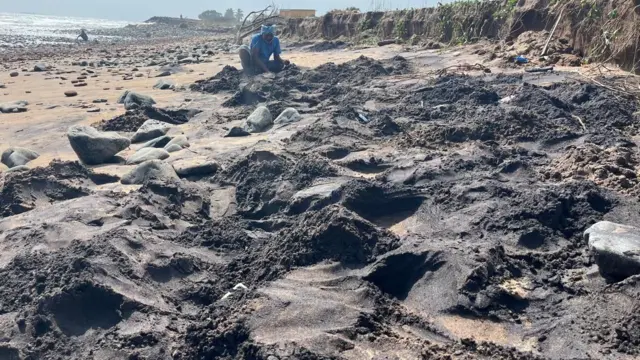 బంగారం, ఉప్పాడ, తుపాను, సముద్ర తీరం, బంగారు ఆభరణాలు, కాకినాడ