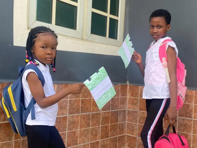School pikins wey dey celebrate Nigeria independence 