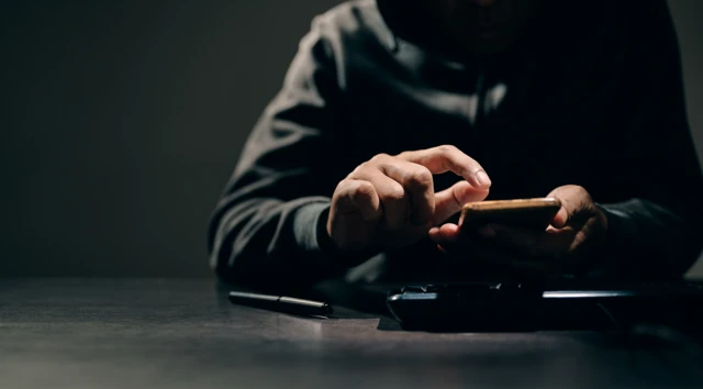 సజ్జల రామకృష్ణా రెడ్డి, పోలీసు కేసు, మొబైల్ ఫోన్, అమరావతి, టీడీపీ కేంద్ర కార్యాలయం, 