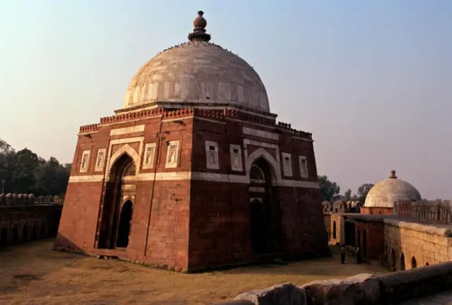 गयासुद्दीन तुग़लक़ का मक़बरा 