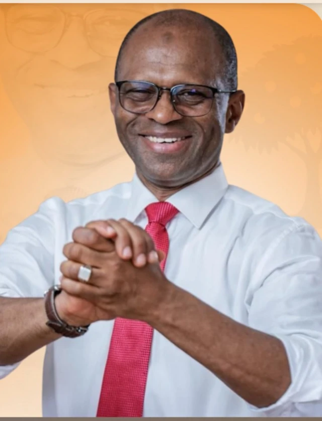 Abdoulaye Yéro Baldé a travaillé comme économiste à la Banque mondiale entre 1996 et 2002.