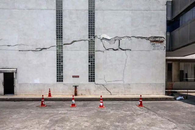 สภาพความเสียหายของอาคารเพลินจิตทาวเวอร์