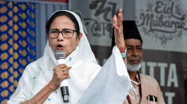 வக்ஃப் சட்டத்துக்கு எதிரான போராட்டம் வன்முறையாக மாறியது எப்படி?