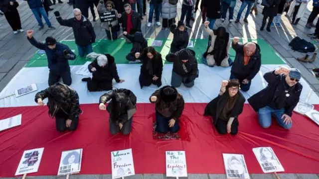 معترضان ایرانی در خارج از کشور با محکوم کردن اعدامهای گسترده در ایران، خواستار آزادی همه زندانیان سیاسی شدند