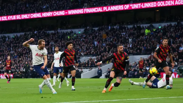 با گلی که هری کین به منچستر سیتی زد، تعداد گل‌هایش را به ۲۶۷ رساند و برترین گلزن تاریخ باشگاه شد