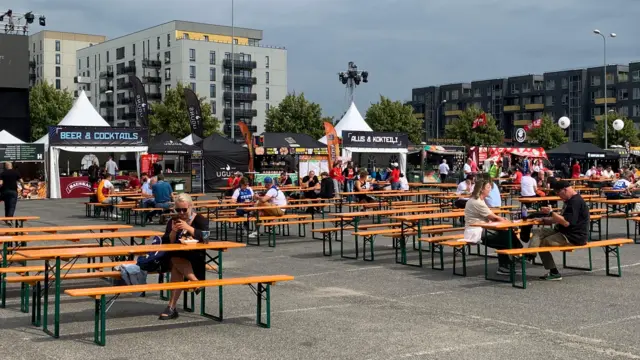 Fan zona ili mesto za navijače