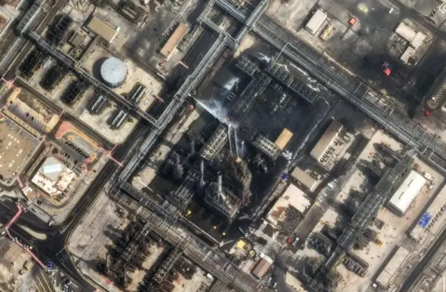 BBC Verify Саудиядаги нефтни қайта ишлаб чиқариш заводига шикаст етказилганини тасдиқлади