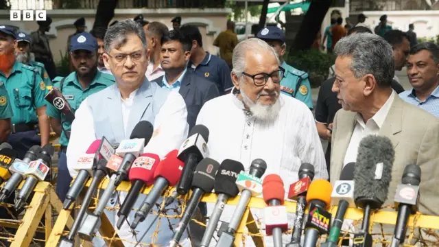 প্রধান উপদেষ্টার সঙ্গে আলোচনার পর সাংবাদিকদের ব্রিফ করেন বিএনপি প্রতিনিধিদল