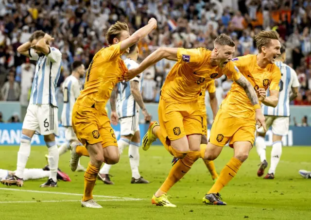 Нидерландия үчүн эки голду тең чабуулчу Ваут Вегхорст киргизди 