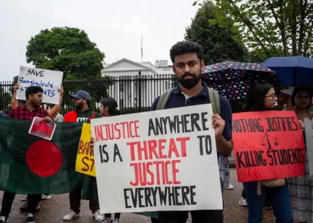 बांग्लादेश में कोटा व्यवस्था के ख़िलाफ़ बड़े पैमाने पर प्रदर्शन चल रहे हैं