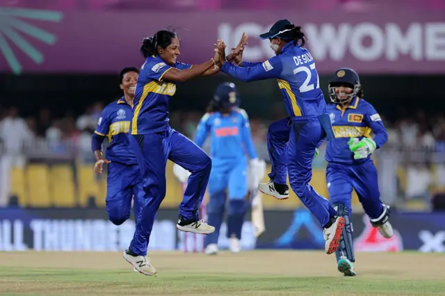 ඉනෝකා රණවීර ලකුණු 46ට කඩුලු 4ක්