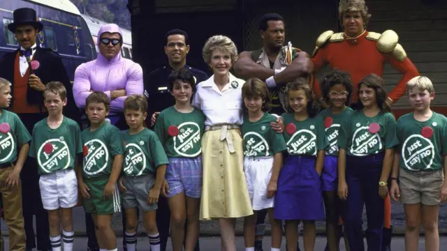 بانوی اول آمریکا، نانسی ریگان، در رویدادی به نام «فقط بگو نه» در ویرجینیای غربی در سپتامبر ۱۹۸۶