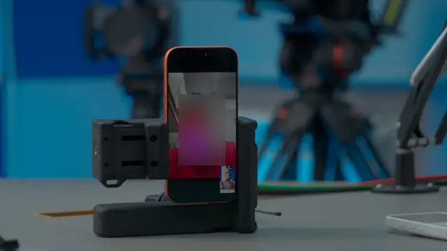 Мигрант Би-Би-Сиге маек берип, жүзүн жана атын жашырууну суранды