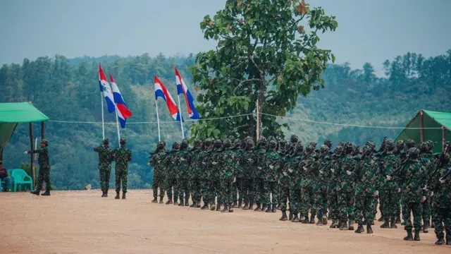 CDF ဟားခါးတပ်ဖွဲ့ဝင်တွေကိုတွေ့ရစဉ်