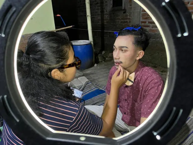 Pertunjukan sandur Bojonegoro