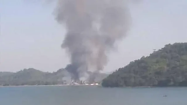 အေအေထိန်းချုပ်ထားတဲ့ ဘောမိရွာလေကြောင်းတိုက်ခိုက်ခံထားရတဲ့ မြင်ကွင်း