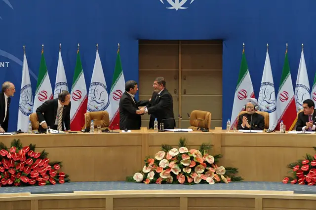 محمد مرسی، نخستین رئیس‌جمهور مصر بود که بعد از انقلاب به ایران سفر کرد