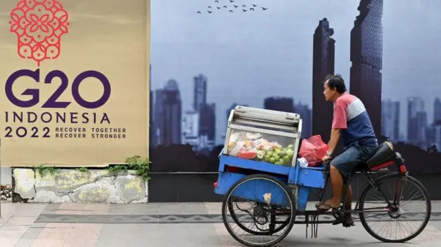 ကမ္ဘာ့နိုင်ငံရေး အခြေအနေတွေက ဒီညီလာခံကို အရိပ်မည်းကြီး ထိုးနေပါတယ်။