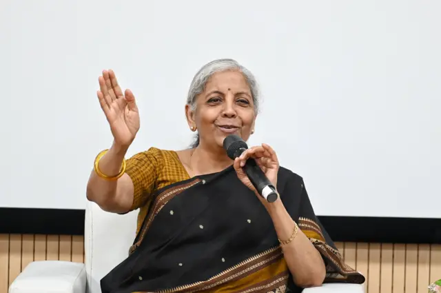 நிதியமைச்சர் நிர்மலா சீதாராமன் 