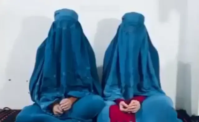 دو آواز خوان زن در افغانستان