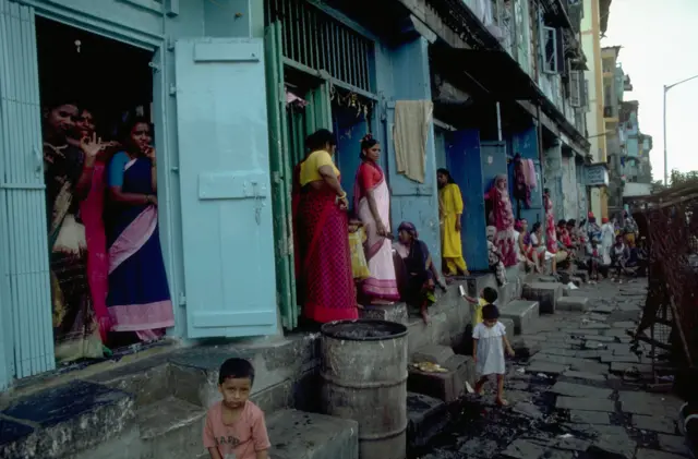 देहविक्रय हा शब्द वापरू नये असे सर्वोच्च न्यायालयाने बजावले असले तरी सत्यही नाकारलेले नाही.