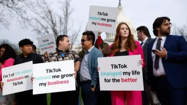 अमेरिका में टिकटॉक के समर्थन में यूज़र्स प्रदर्शन करते रहे हैं