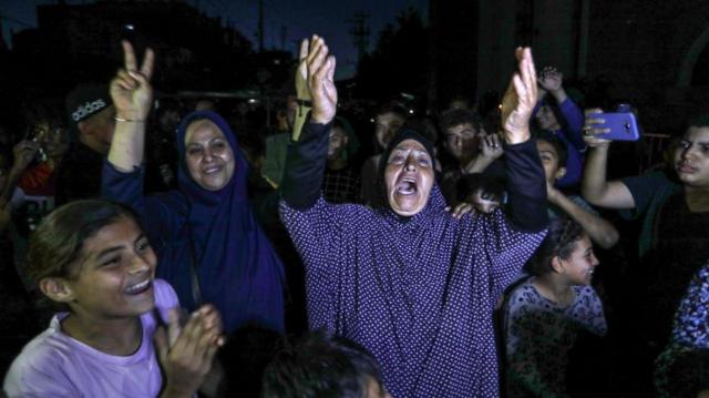 Palestinos en Gaza celebran el anuncio de Hamás