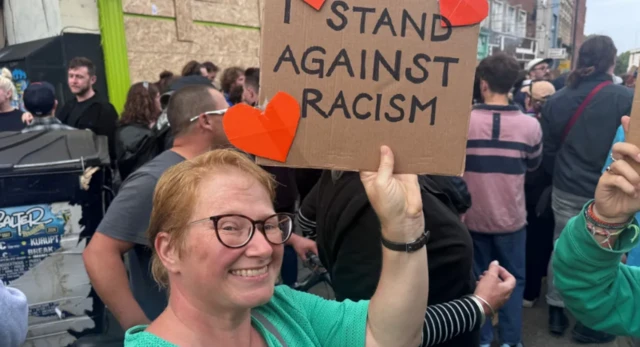 ስደተኞች ጠል ነውጥና ዘረኛነትን የሚነቅፉ ሰልፎች