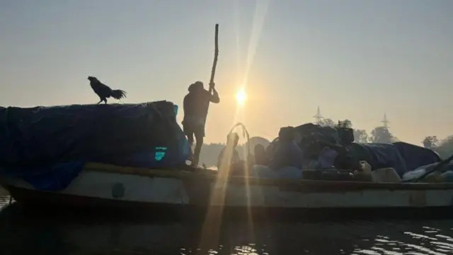 சபரி ஆறு, படகுகளையே வீடாக கொண்டு வாழும் 11 குடும்பங்கள், ஆந்திரா
