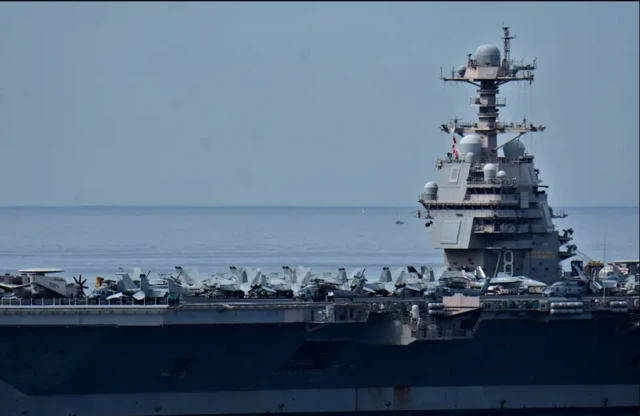 Markabka Mareykanka ee Gerald R. Ford markii uu yimid dekedda Marseille ee dalka Faransiiska, Agoosto 4, 2025.
