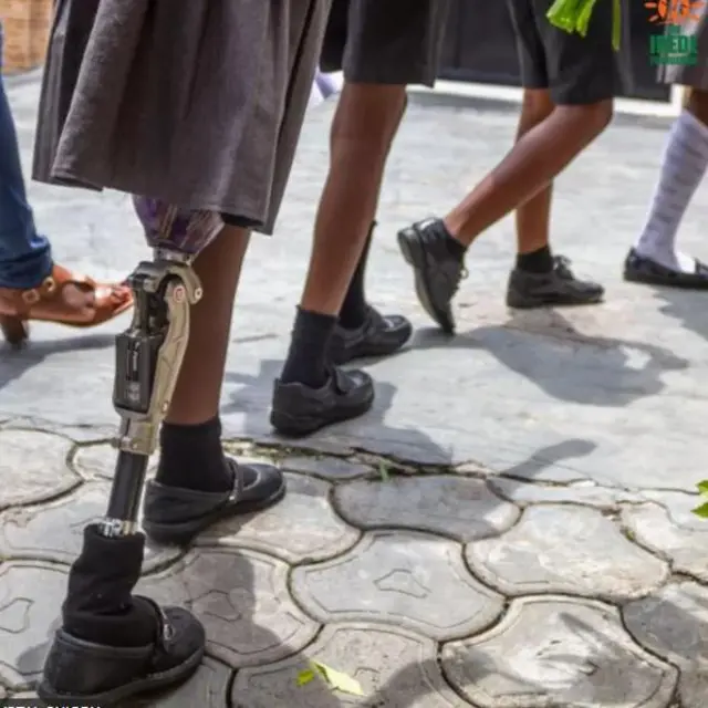 ÀWÒRÁN AYÉDÈRÚ ẸSẸ̀