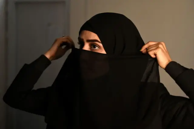 زن