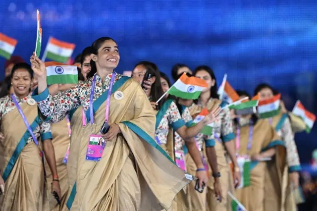 19वें एशियन गेम्स के उद्घाटन समारोह में भारतीय खिलाड़ी.