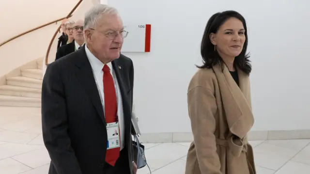 آنالنا بربوک وزیر خارجه آلمان و کیت کلاگ نماینده آمریکا