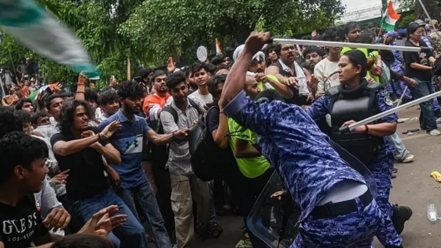 ధర్మేంద్ర ప్రధాన్, కాక్రోచ్ జనతా పార్టీ, బీజేపీ, నరేంద్ర మోదీ ప్రభుత్వం