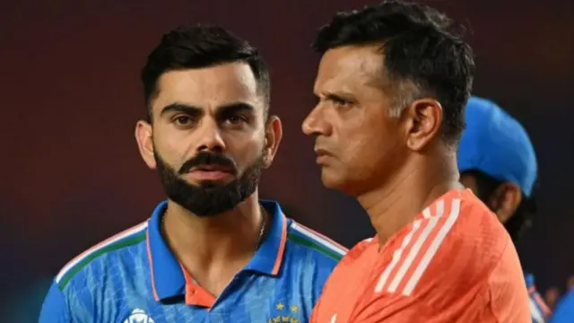 विराट कोहली आणि प्रशिक्षक राहुल द्रविड 