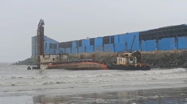 ગીર સોમનાથ ના દરિયા કિનારા પર ફૂકાયા રહ્યો છે તેજ પવન