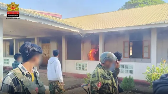 ဆင်ဖြူကျွန်းမြို့နယ် အထွေထွေအုပ်ချုပ်ရေးရုံး