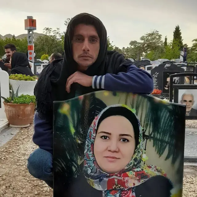 کوروش وزیری، همسر شیرین بر سر مزار او