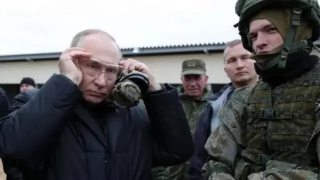 Telefishinnada Ruushka ayaa laga daawaday Putin oo rasaas ridaya